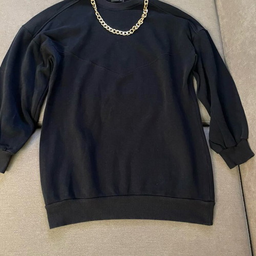 Black sweatshirt with detachable chain like new, size M