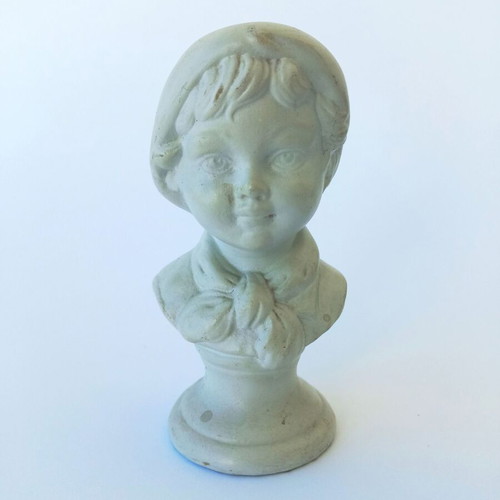 Vintage bust figurine of boy like new