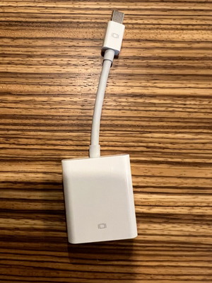 Apple Mini DisplayPort to VGA adapter used, model A1307
