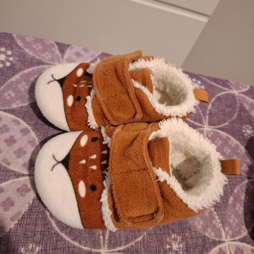 Children's slippers used, sizes 18-21, fox and pink designs