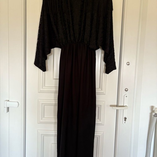 Women's black maxi dress new, size Medium-Large