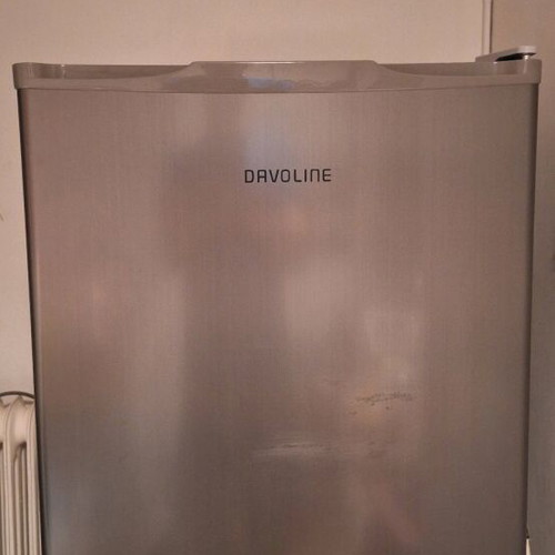 Davoline Mini Bar Refrigerator 102lt like new