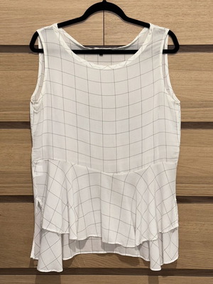 Ckontova asymmetric top used, linear print, one size, black and white