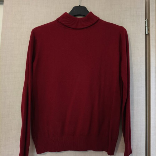 Women's red mock neck sweater with embossed design size M like new