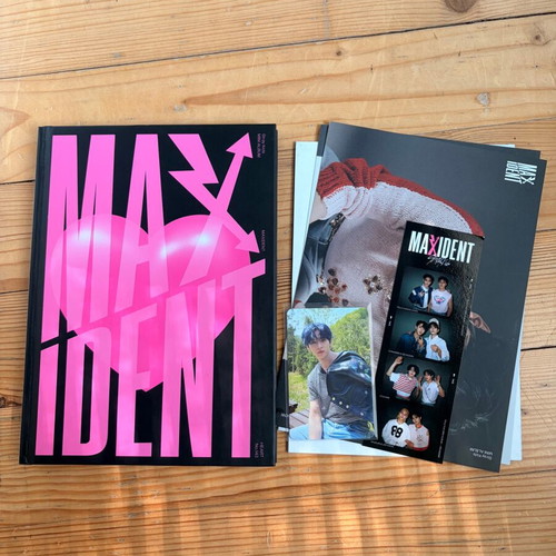Stray Kids Maxident Kpop album with extras