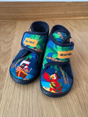 Mini Max Anatomika Kids Slippers Size 21 Like New