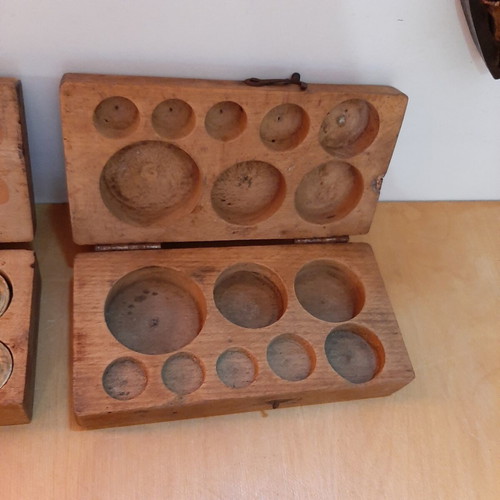Wooden boxes with used bronze and cast iron scales set