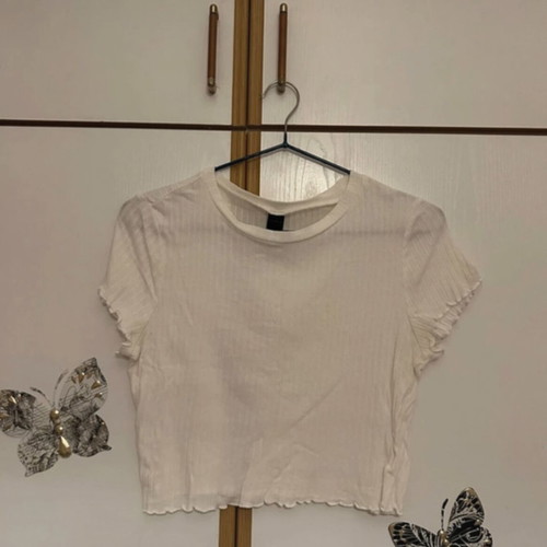 Short-sleeve t-shirt like new, white, size M