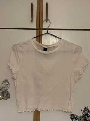 Short-sleeve t-shirt like new, white, size M