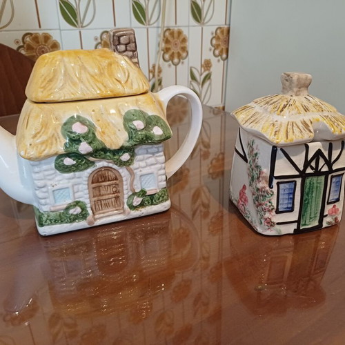 Vintage Cottage Ware Ceramic Teapot and Container set, new