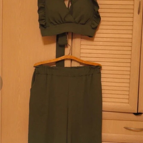 Summer set with pants and crop top like new, green