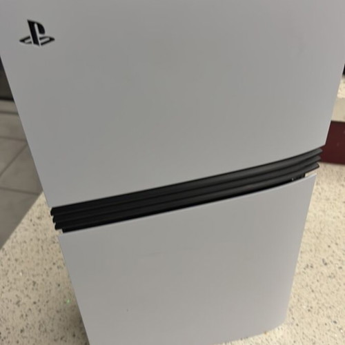 PlayStation 5 Pro конзола като нова с 2 контролера