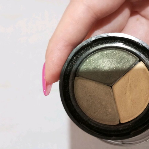 Kiss Kiss eyeshadow used, three oil shades