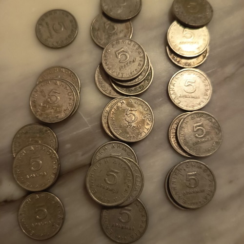 Δραχμές σαν καινούργιες, 82 τεμάχια 5 δραχμών με Αριστοτέλη, συν 30 συλλεκτικές