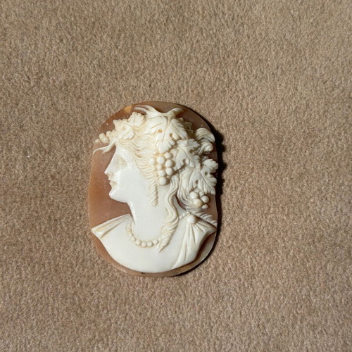 Old genuine cameo with fantastic craftsmanship, large, like new