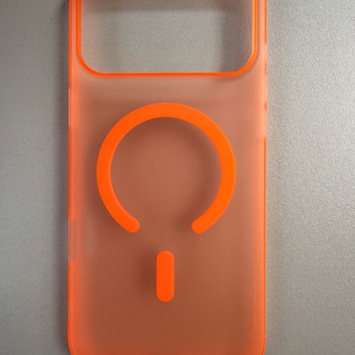 17 Pro Max case and privacy glass like new