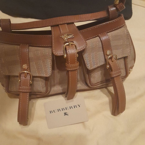 Burberry shoulder bag like new