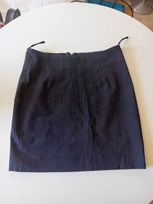 Paranoia skirt like new, fitted style, size S