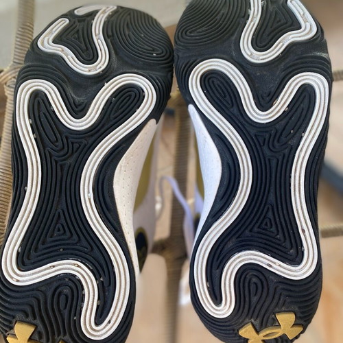 Under Armour athletic shoes like new, white with gold details size 43