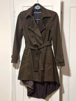 Innocent women's brown trench coat size M like new