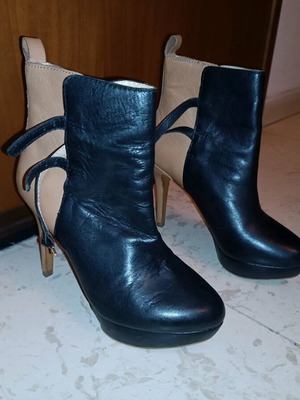 Μποτάκια δερμάτινα Zara με τακούνι 11cm σαν καινούργια, μέγεθος 36, μαύρο και μπεζ