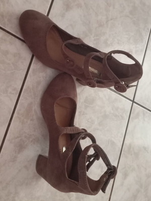 Bellucci women's shoe brown suede size 36 like new