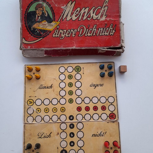 Collectible Griniaris used, German edition with Greek translation