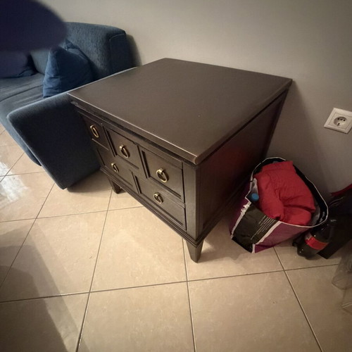 Drawer chest like new with spacious drawers and decorative surface