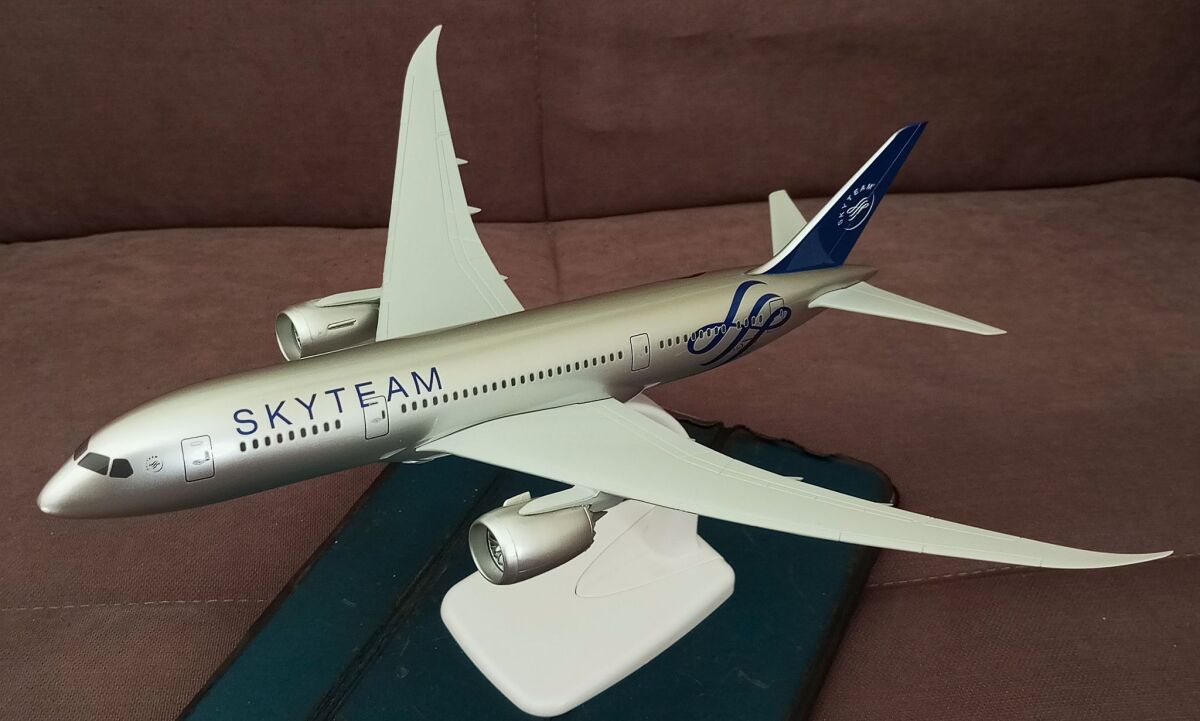 Boeing 787-8 SkyTeam 1/200 scale resin… - € 50,00 - Vendora.cy