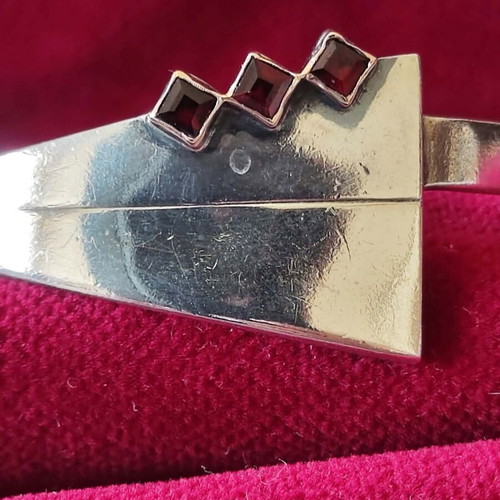 Silver cuff bracelet 925, like new, with three square garnets