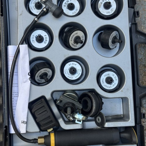 Cooling Circuit Leak Tester like new, compatible with all car brands