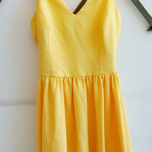 Yellow short dress used, size Small with adjustable straps