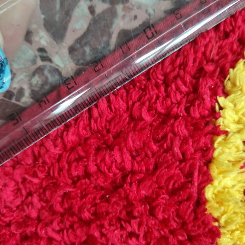 Christmas rug small like new 80x50