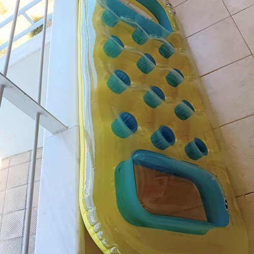 Inflatable beach mattress with suction cups like new, 1.85×0.75 m