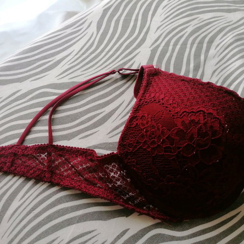 Women's burgundy bra used No 85B with lace H&M