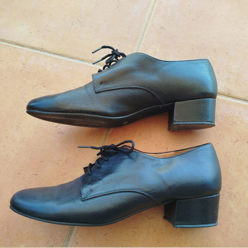 Women's leather shoes black pumps like new, size 40