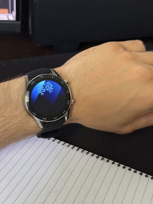 3guys Smartwatch like new with rubber strap and stainless steel band