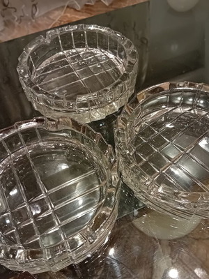 Italian crystal ashtrays set of 3 with embossed square pattern, like new