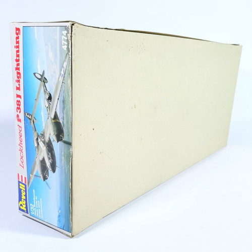 Revell Lockheed P-38J Lightning Model Kit 1:32 scale like new