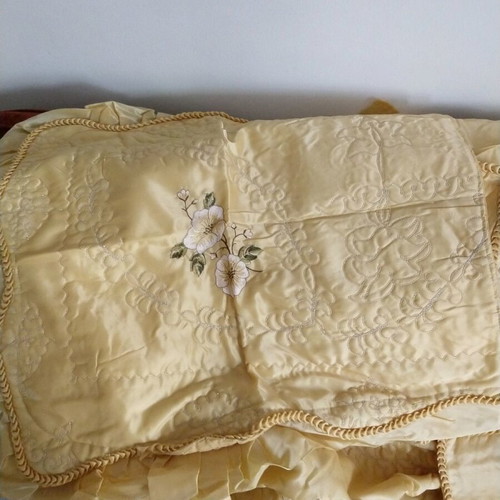 Satin quilt set new with pillowcases and baby blanket