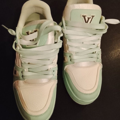 Louis Vuitton Trainer Sneakers mint green and white, like new, size 39