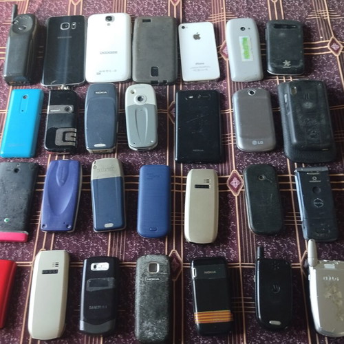 Vintage & Retro Mobile Phones Collection, pack of 32 including Nokia, Motorola, iPhone
