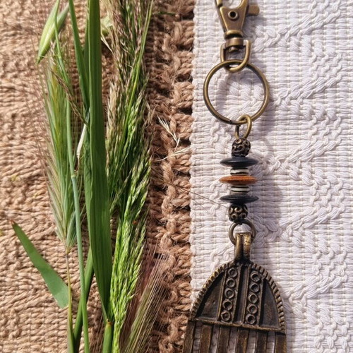 African handmade keychain made of brass and cast zinc