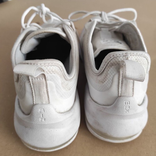 Παπούτσι Nike Air Max Axis λευκό μεταχειρισμένο, νούμερο 38
