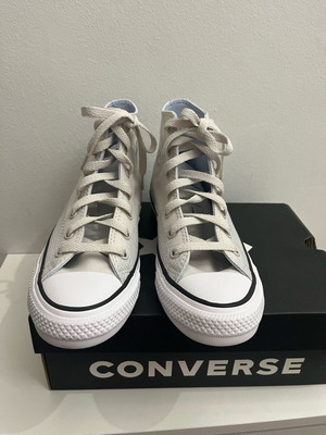 Converse μπεζ μποτάκι νούμερο 27 καινούργιο