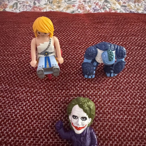 Miniature figures collection like new