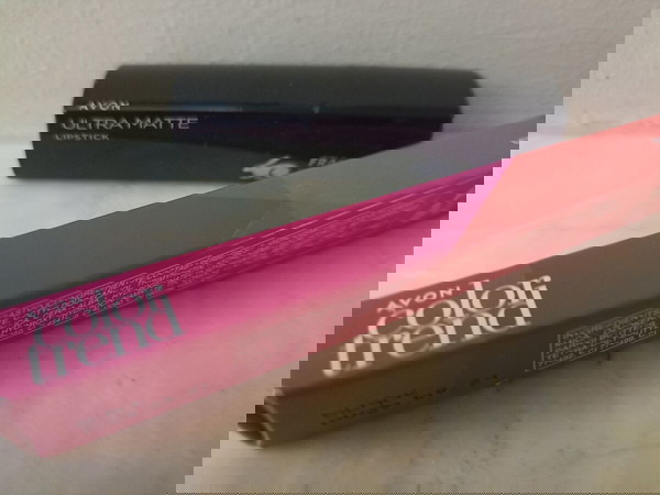 Μολύβι ματιών και κραγιόν AVON