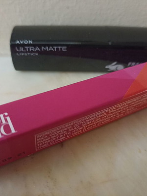 Avon eye pencil and lipstick new
