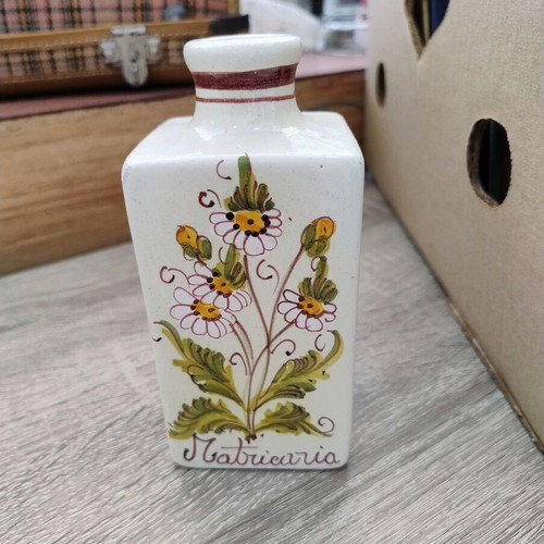 Vintage Italian decorative vase with hand-painted chamomile design, like new