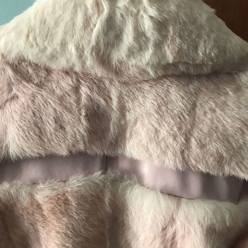 Short fur jacket used in pink color